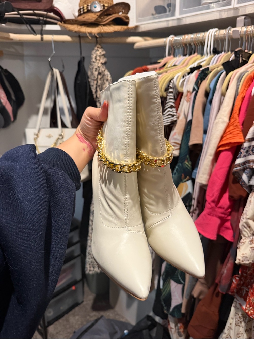 Pointed Toe 🔥 Ankle Boots with Gold Chain